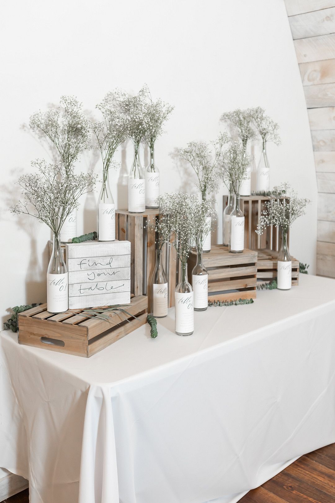 winter wedding gifts table