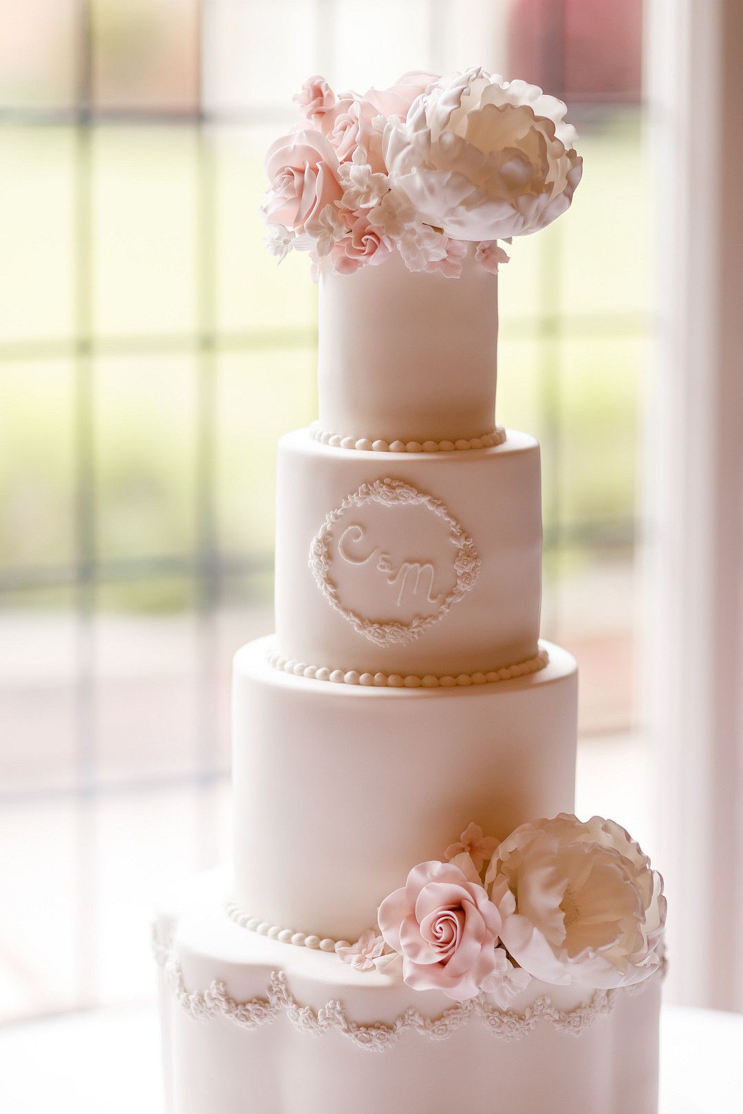 elegant summer wedding cake