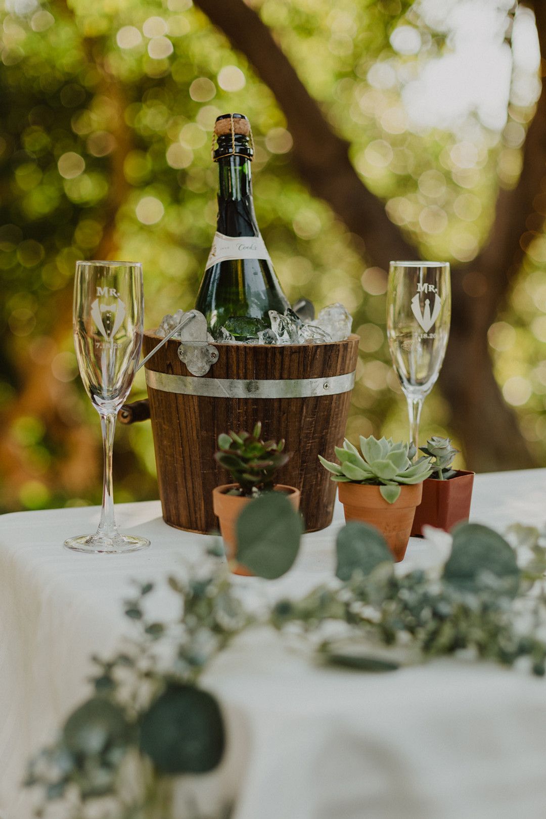 champagne wedding decor