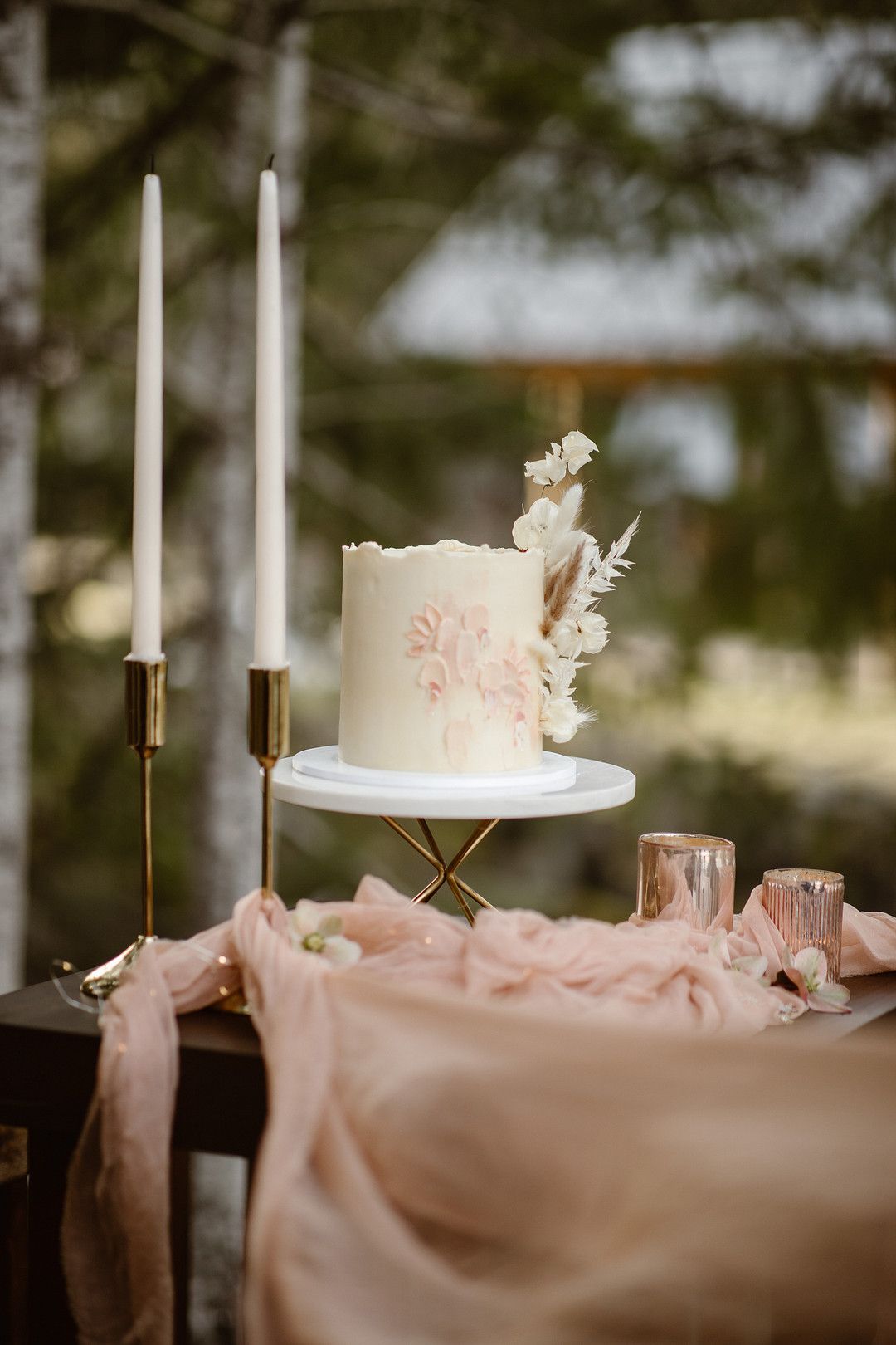 intimate cabin elopement cake