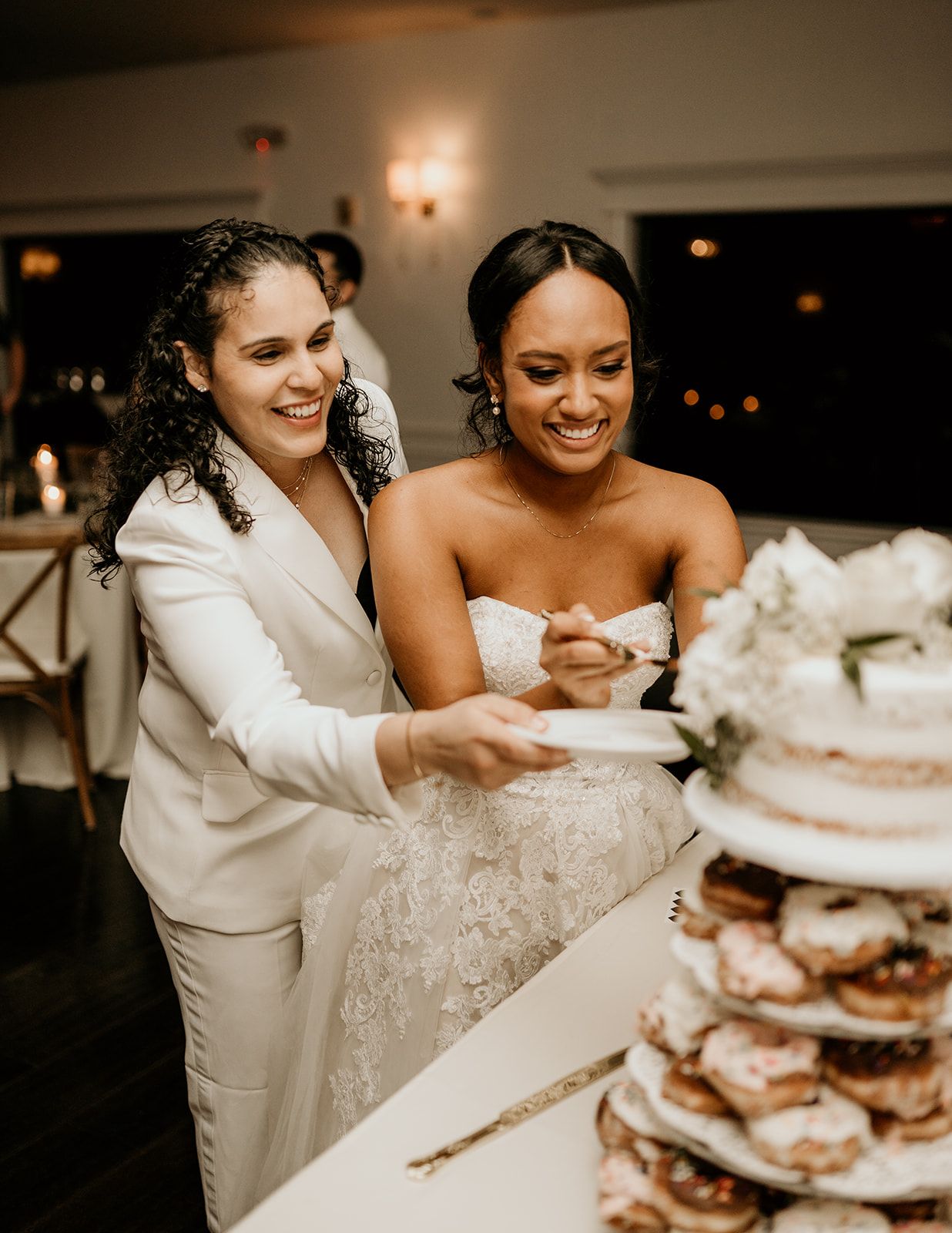 brides cutting cake