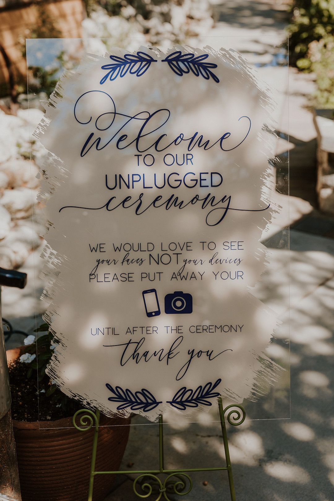 wedding day in the mountains of Oak Glen unplugged wedding sign